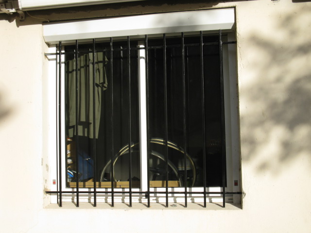 GRILLE DE PROTECTION EN FER FORGE SAUSSET LES PINS